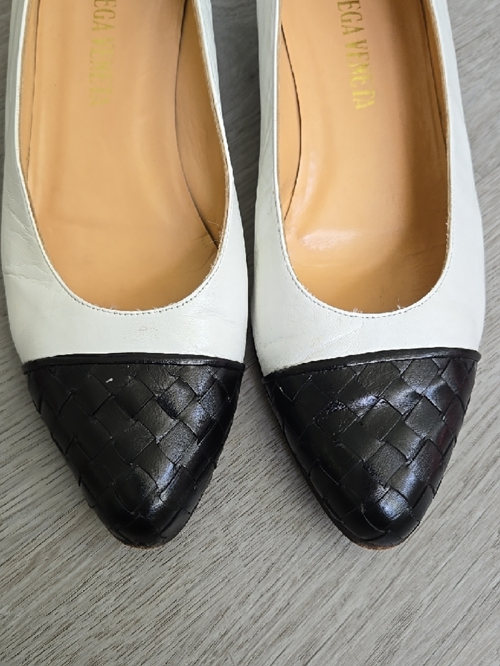 Bottega Veneta Two-Tone White Leather Heels with Black Woven Toe Size 7½ - Picture 7 of 17